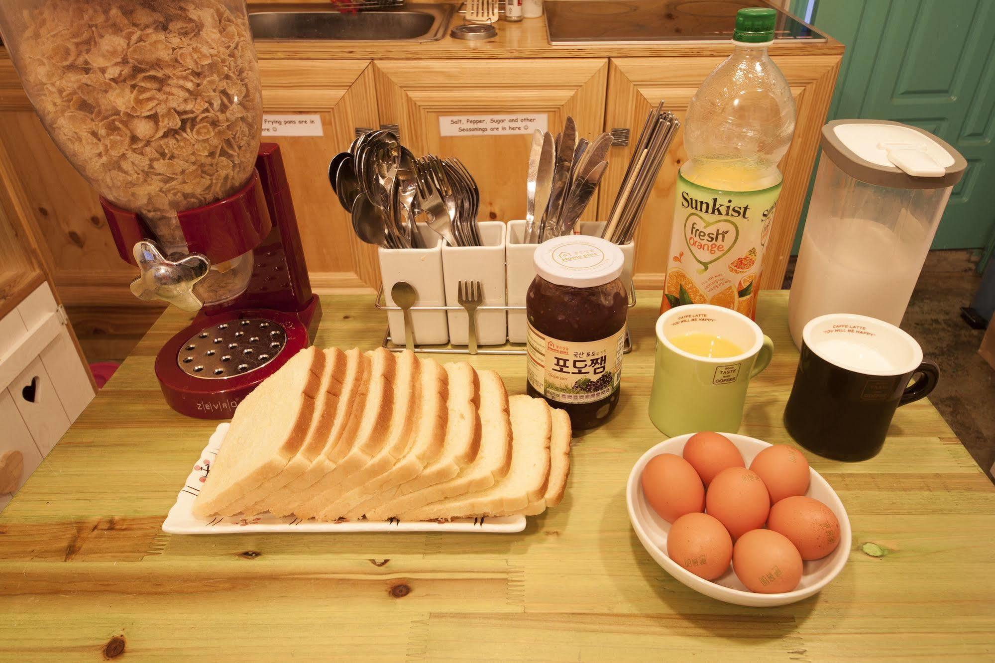 Hongdae Lazy Fox In Hostel Seoul
