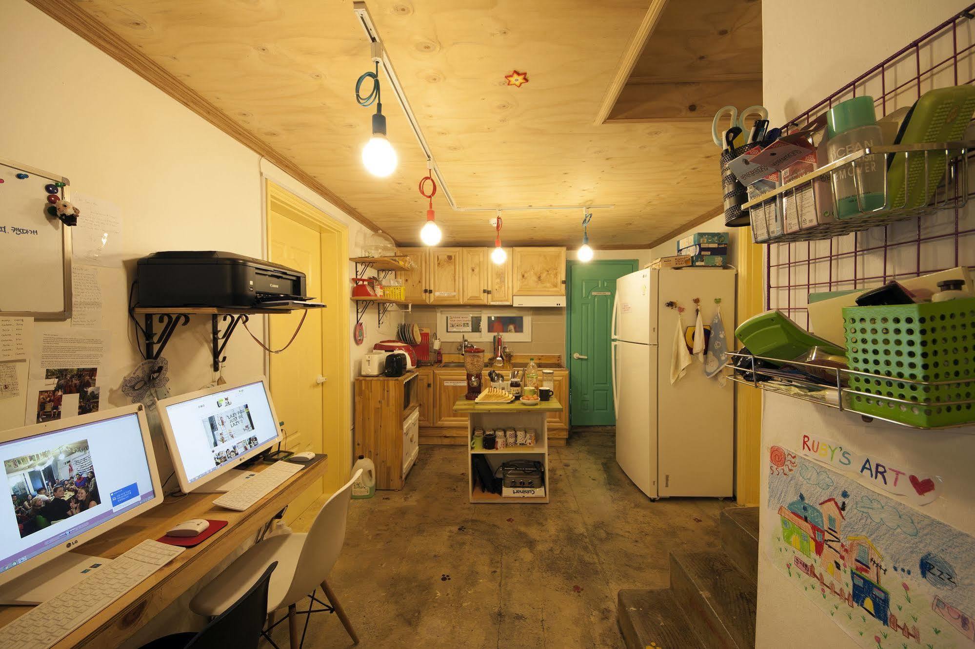 Hostel Hongdae Lazy Fox In